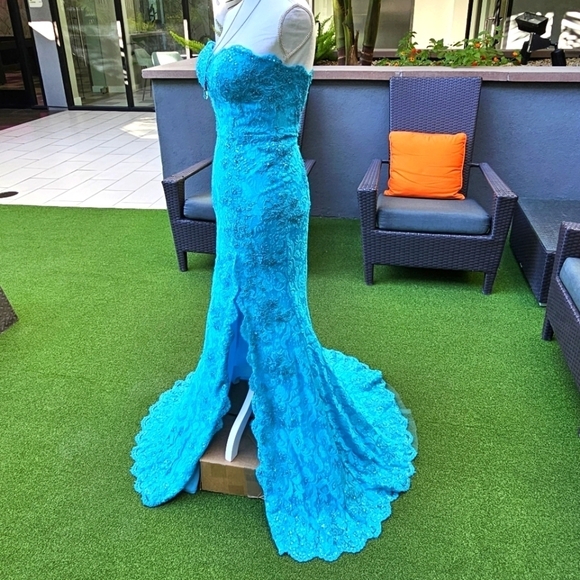 Mari Lee Strapless Lace Gown ✦ Ocean Blue Crystal Beaded Floor‑Length Prom Dress - Picture 7 of 17